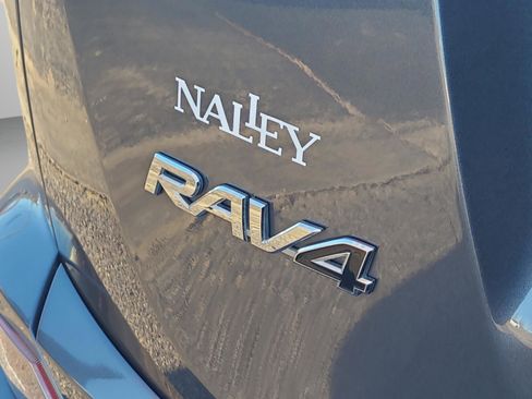 Certified 2018 Toyota RAV4 LE Plus image 31