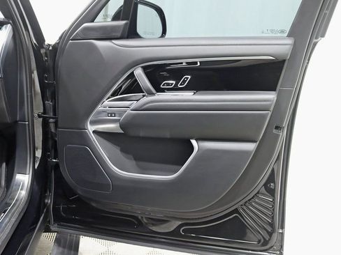 Used 2025 Land Rover Range Rover SE image 35