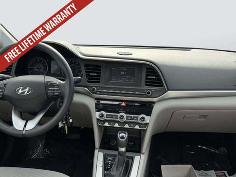 Used 2020 Hyundai Elantra SE FWD image 15