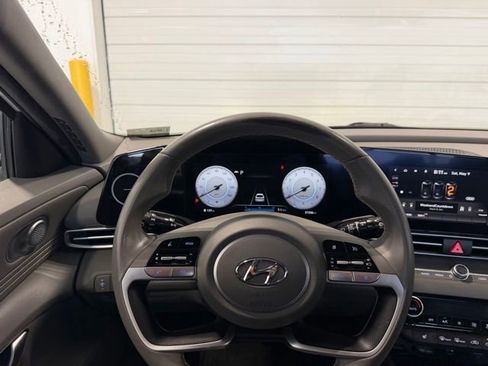 Used 2023 Hyundai Elantra SEL w/ Convenience Package FWD image 13