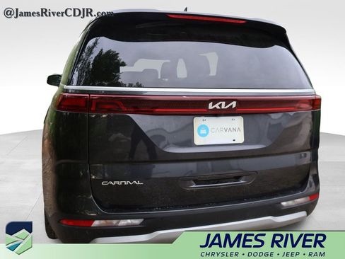 Used 2023 Kia Carnival LX image 18