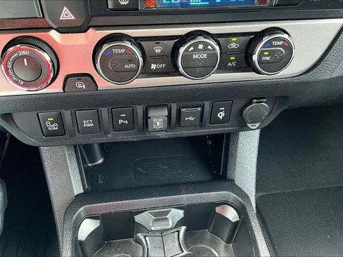 Used 2023 Toyota Tacoma Limited AWD/4WD image 17