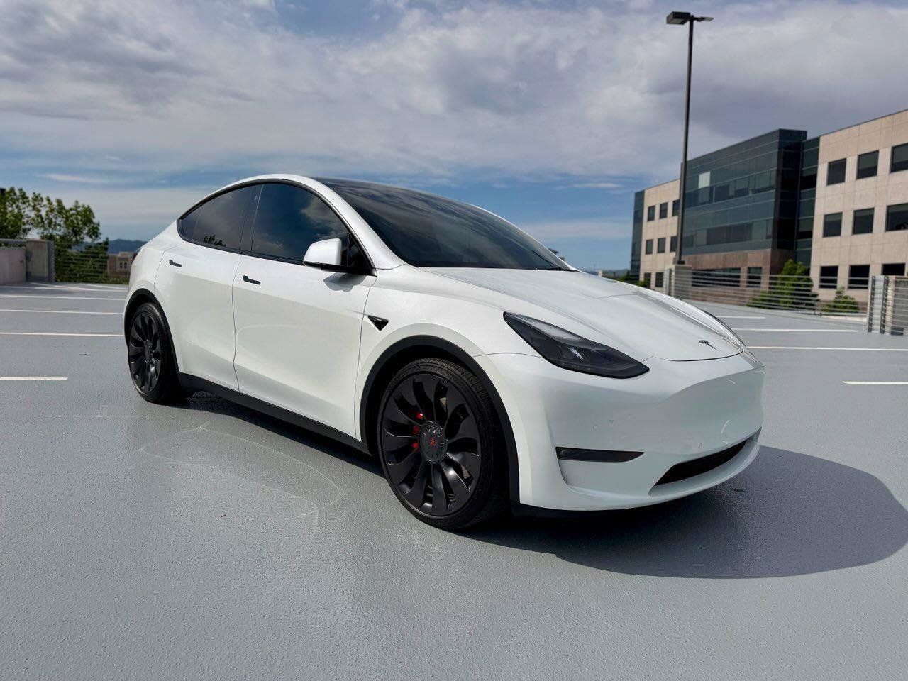 Used 2022 Tesla Model Y Performance AWD/4WD image 2