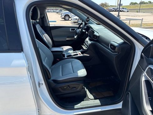 Used 2021 Ford Explorer XLT w/ Equipment Group 202A RWD image 14