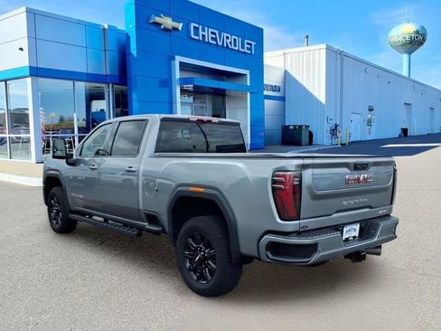 Used 2025 GMC Sierra 2500 AT4 AWD/4WD image 6