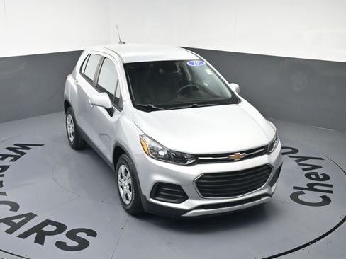 Used 2019 Chevrolet Trax LS image 29