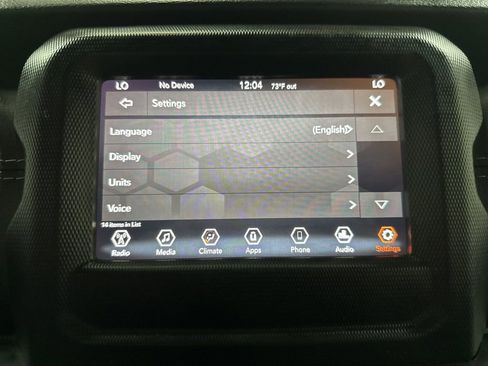 Used 2018 Jeep Wrangler Unlimited Sahara AWD/4WD image 31
