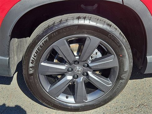 Certified 2025 Honda Pilot Sport image 9