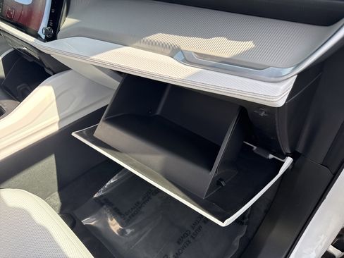 New 2026 Jeep Cherokee Limited image 33