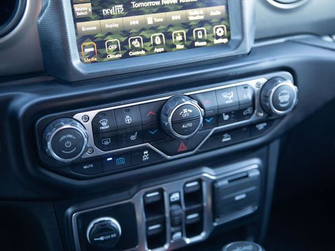 Used 2023 Jeep Wrangler Unlimited w/ Cold Weather Group AWD/4WD image 15