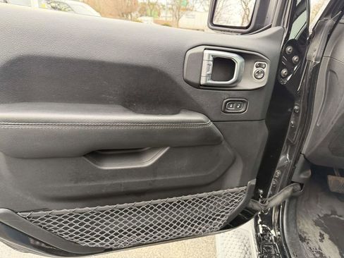 Used 2018 Jeep Wrangler Unlimited Sahara w/ Dual Top Group image 22