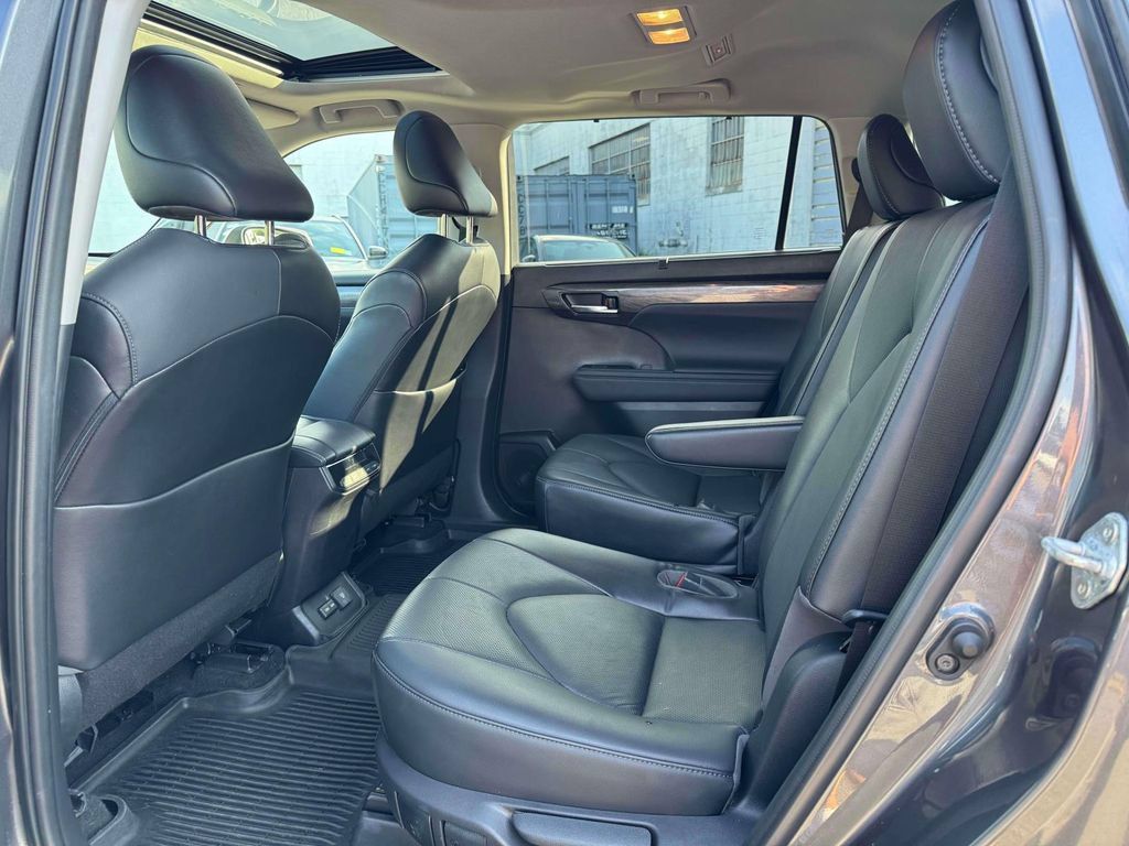 Used 2023 Toyota Highlander Limited AWD/4WD image 14