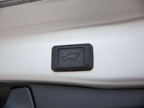 Used 2023 Toyota RAV4 XLE Premium image 16