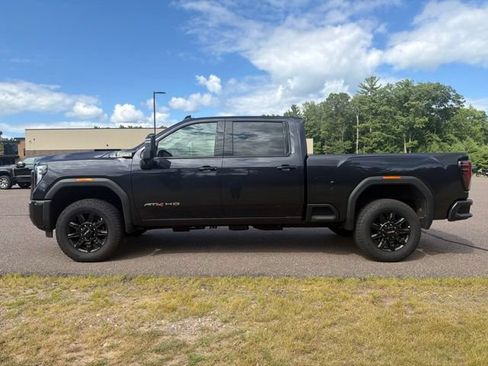 Used 2026 GMC Sierra 2500 AT4 AWD/4WD image 3