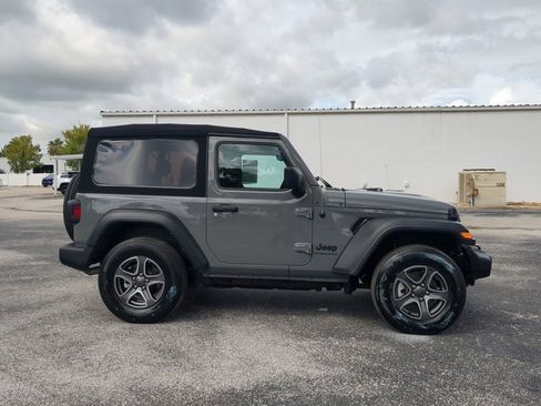 Used 2023 Jeep Wrangler Sport S image 3
