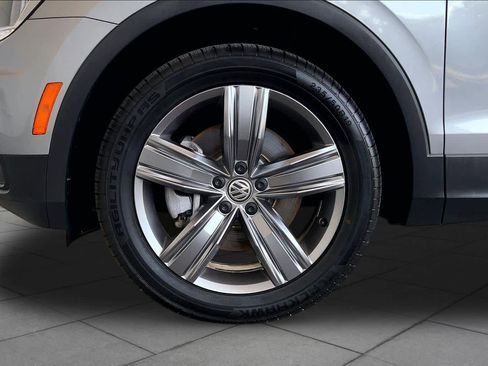 Used 2021 Volkswagen Tiguan SEL FWD image 11