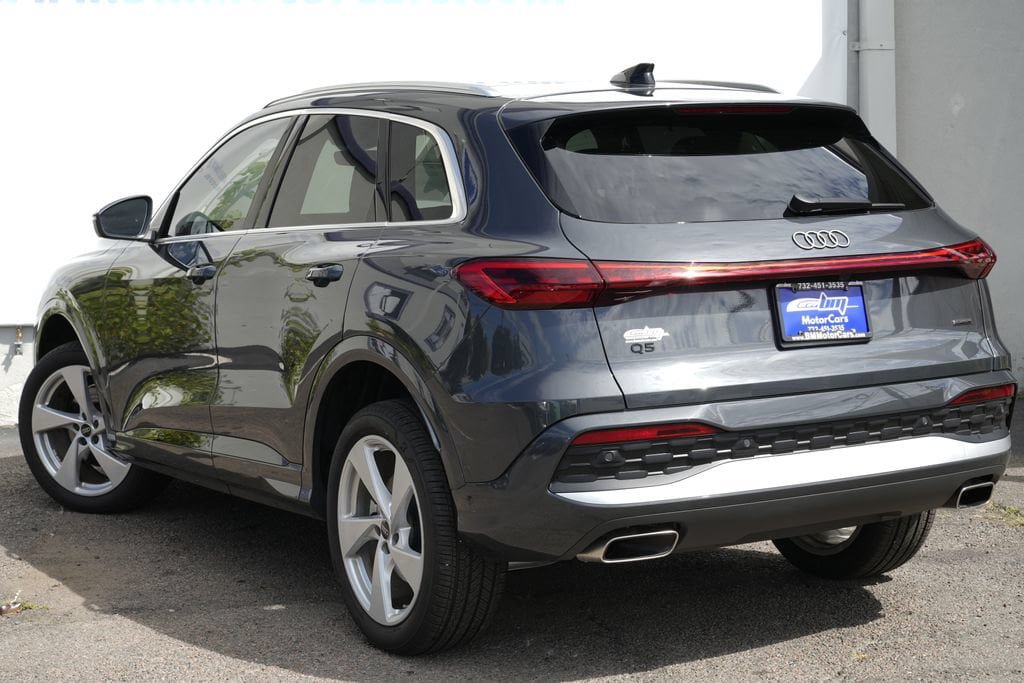 Used 2025 Audi Q5 Premium Plus w/ Premium Plus AWD/4WD image 4