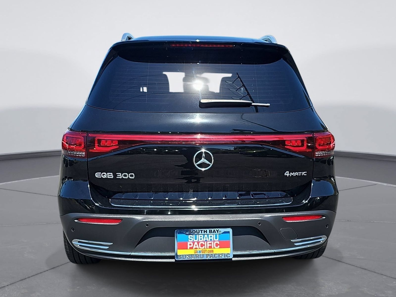 Used 2023 Mercedes-Benz EQB 300 4MATIC image 4