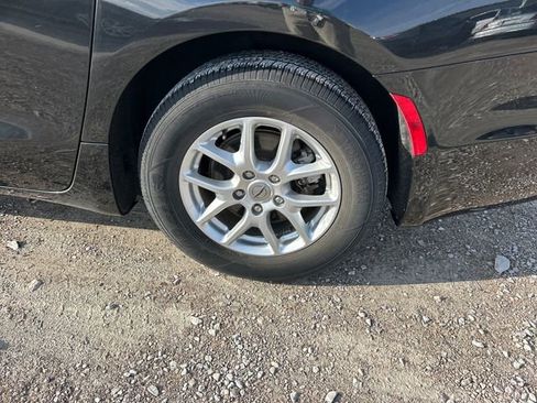 Used 2023 Chrysler Pacifica Touring-L image 49