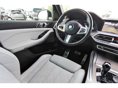Used 2023 BMW X5 xDrive40i w/ M Sport Package image 11