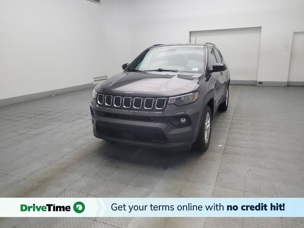 Used 2024 Jeep Compass Latitude AWD/4WD image 1