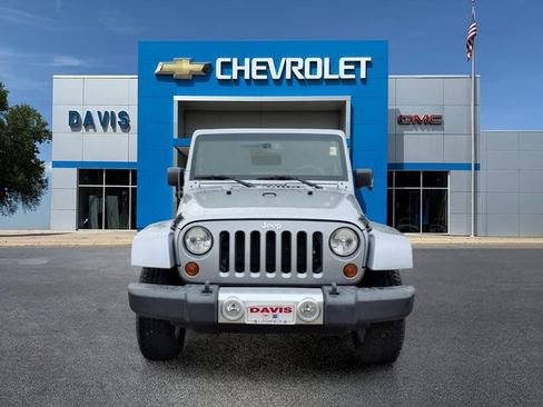 Used 2013 Jeep Wrangler Sahara w/ Connectivity Group AWD/4WD image 8
