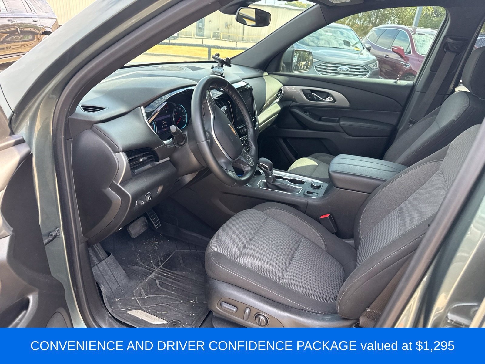 Used 2023 Chevrolet Traverse LT FWD image 3