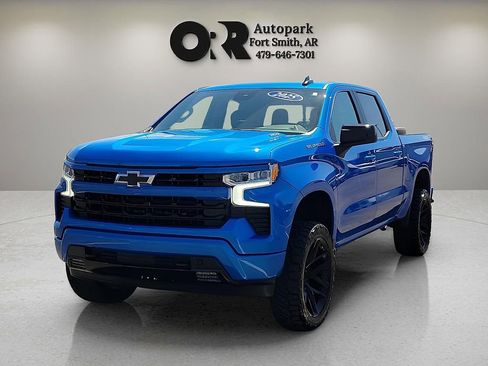 Used 2025 Chevrolet Silverado 1500 RST w/ Convenience Package II AWD/4WD image 2