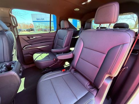 Used 2025 Chevrolet Traverse LT image 27
