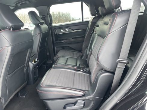 Used 2025 Ford Explorer ST-Line w/ ST-Line Street Pack image 9