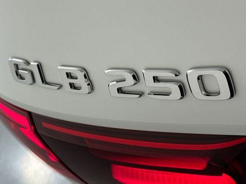 New 2026 Mercedes-Benz GLB 250 image 8