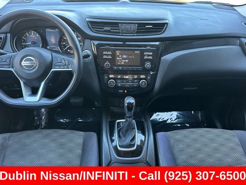 Used 2017 Nissan Rogue Sport SV AWD/4WD image 16