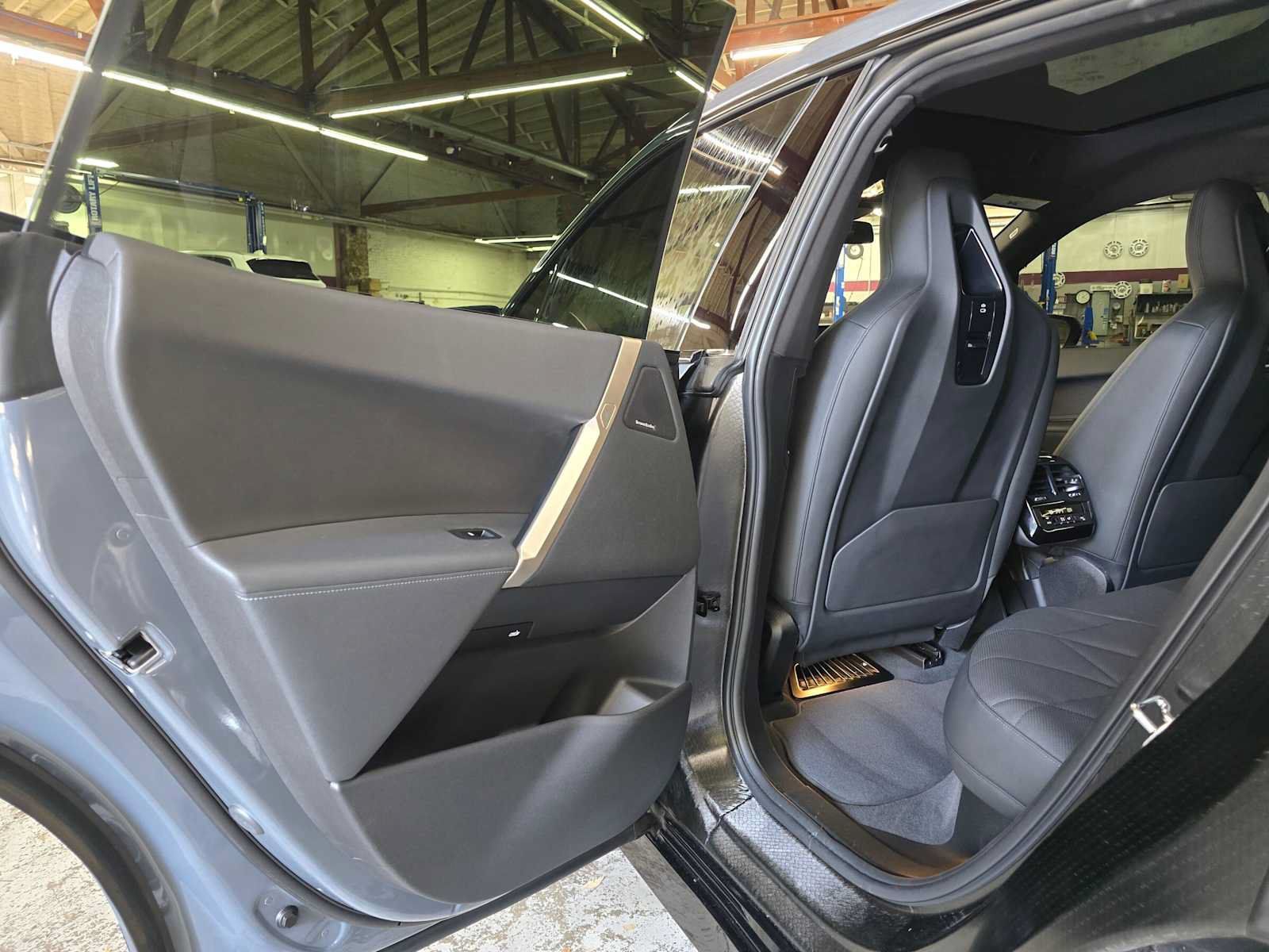 Used 2024 BMW iX xDrive50 w/ Sport Package AWD/4WD image 15