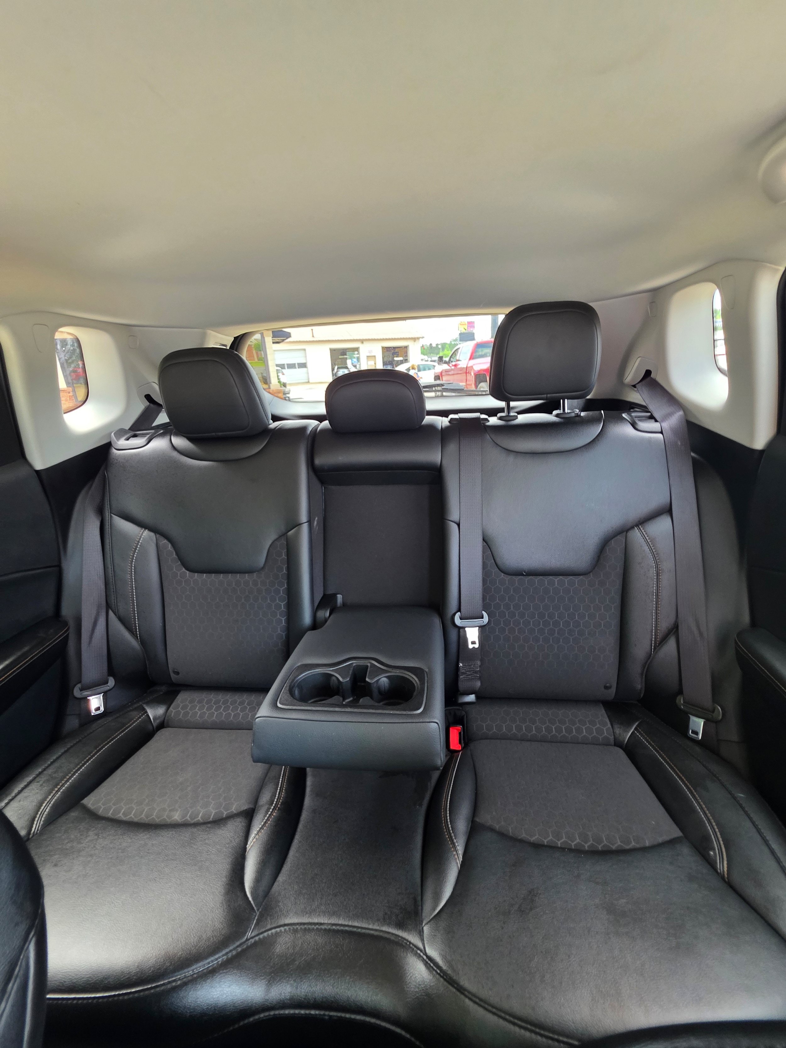 Used 2019 Jeep Compass Latitude w/ Cold Weather Group AWD/4WD image 17