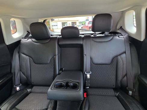 Used 2019 Jeep Compass Latitude w/ Cold Weather Group AWD/4WD image 17