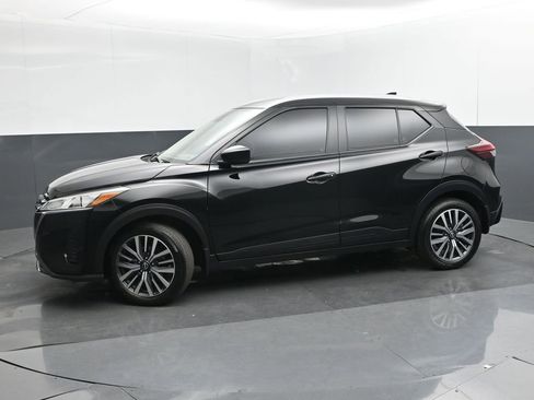 Used 2024 Nissan Kicks SV FWD image 2