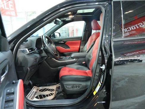 Used 2021 Toyota Highlander XSE image 17