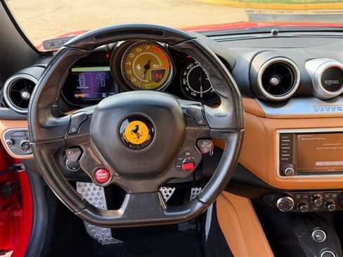 Used 2015 Ferrari California T RWD image 17