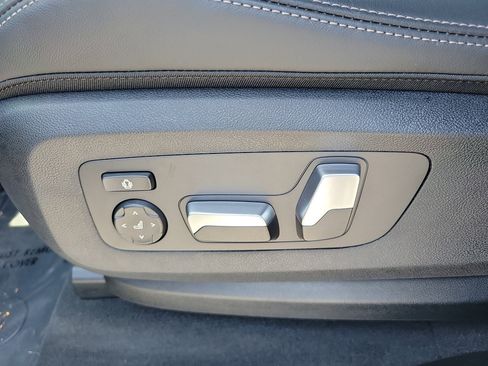 Used 2026 BMW X5 sDrive40i w/ M Sport Package RWD image 19