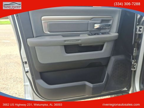 Used 2017 RAM 1500 Classic SLT image 6