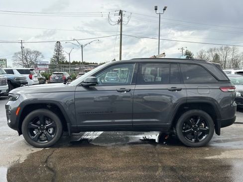 Used 2024 Jeep Grand Cherokee Limited w/ Black Appearance Package image 7