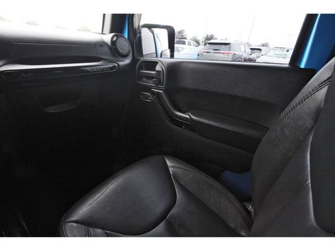 Used 2015 Jeep Wrangler Sahara image 13