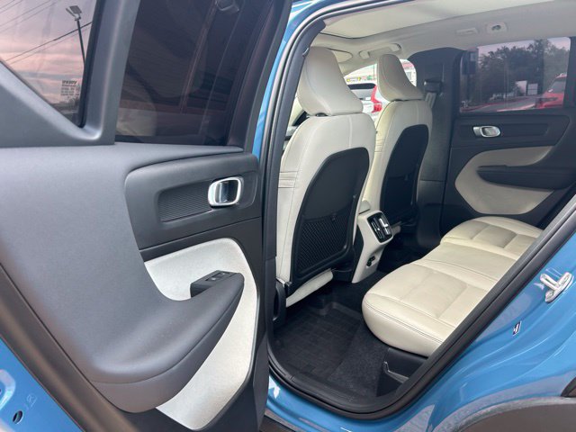 Used 2024 Volvo XC40 B5 Plus w/ Protection Package Premier AWD/4WD image 24