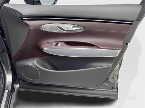 Used 2024 Genesis GV70 2.5T w/ Advanced Package image 48