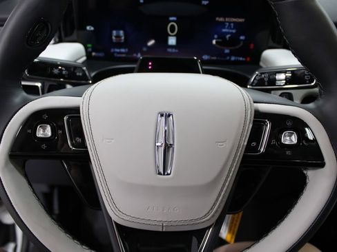 New 2026 Lincoln Aviator AWD image 38