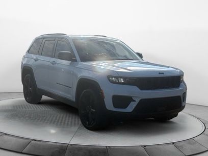 Used 2023 Jeep Grand Cherokee Altitude