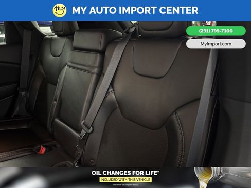 Used 2019 Jeep Cherokee Latitude Plus w/ Comfort/Convenience Group image 26