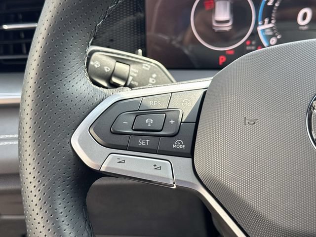 New 2026 Volkswagen Tiguan SE R-Line FWD image 16