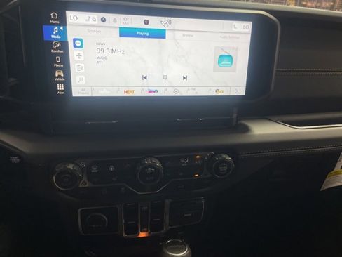 New 2025 Jeep Gladiator Sport image 18