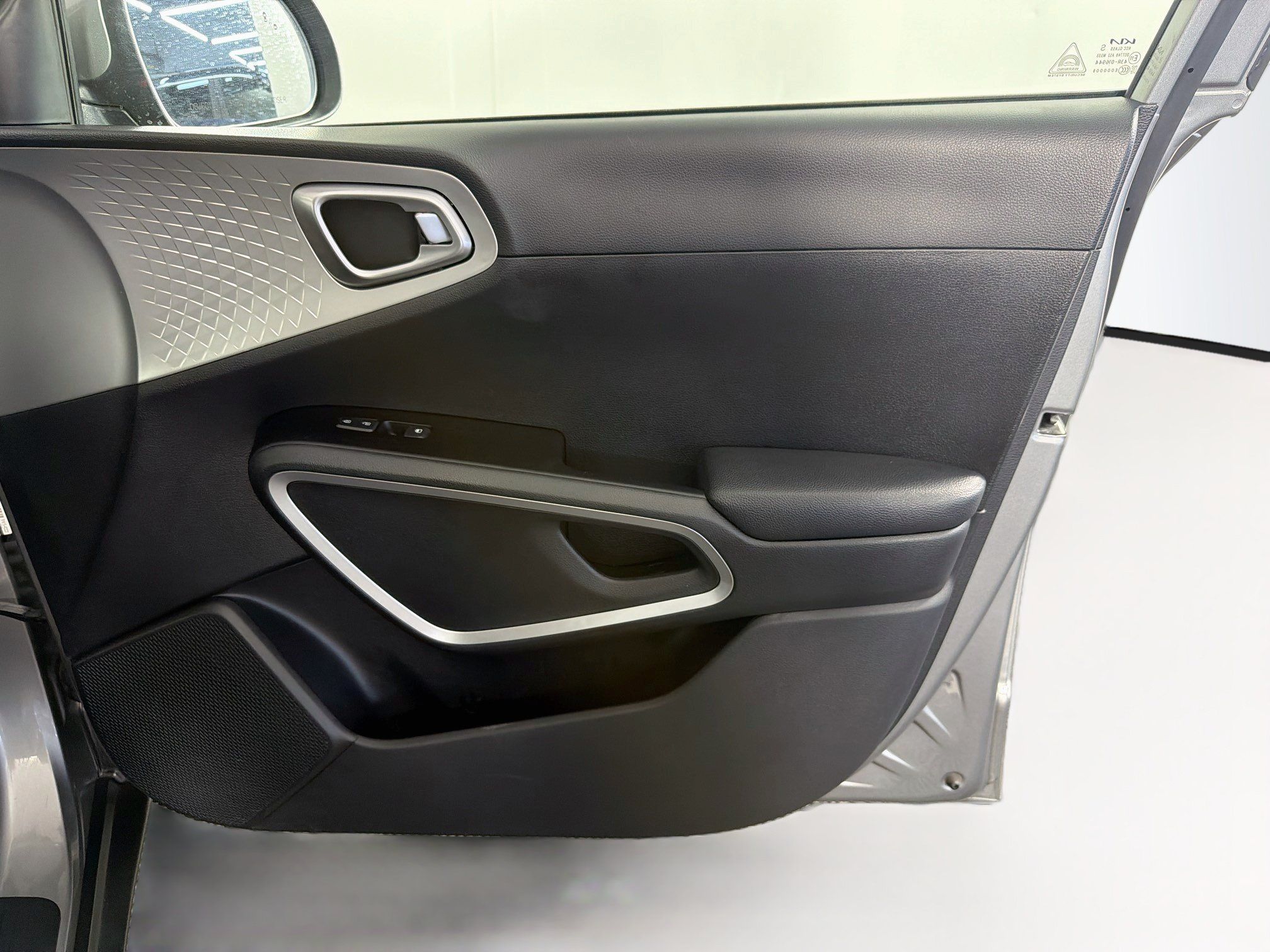 Used 2025 Kia Soul LX w/ LX Technology Package FWD image 30